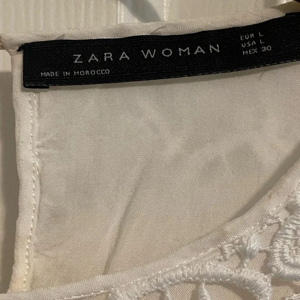 Beautiful White Lace Zara Woman Blouse w/ 3/4 Sleeves & Scalloped Edges Size L